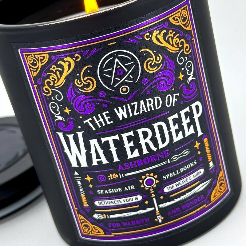 The Wizard of Waterdeep - 8oz Scented Candle - Seaside Air, Spellbooks, Enchanted Oak, Lavender - Natural Coconut Wax - 35 h Burn Time - Premium Foil Label - Gaming Aroma Decor