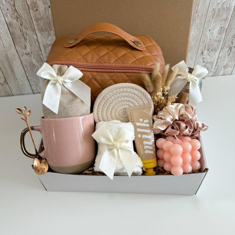 Christmas gift box, Hygge gift box for her, Care package for her, Gift baskets for women, Birthday Gift box with blanket, Gift box for women