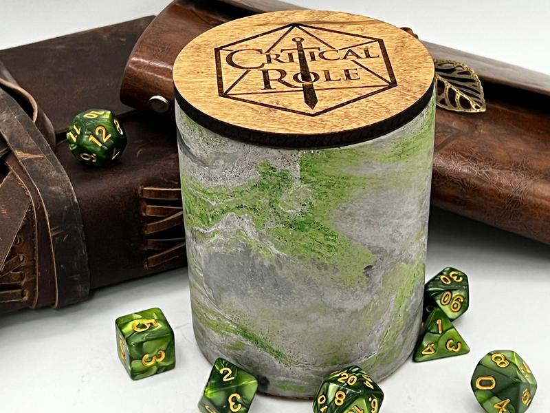 Scented Candle with DnD Dice, Moss Green Decor, Dungeons and Dragons Dice Set , DM Gift, D20 Acrylic Dice, Dungeon Master, Hand Poured