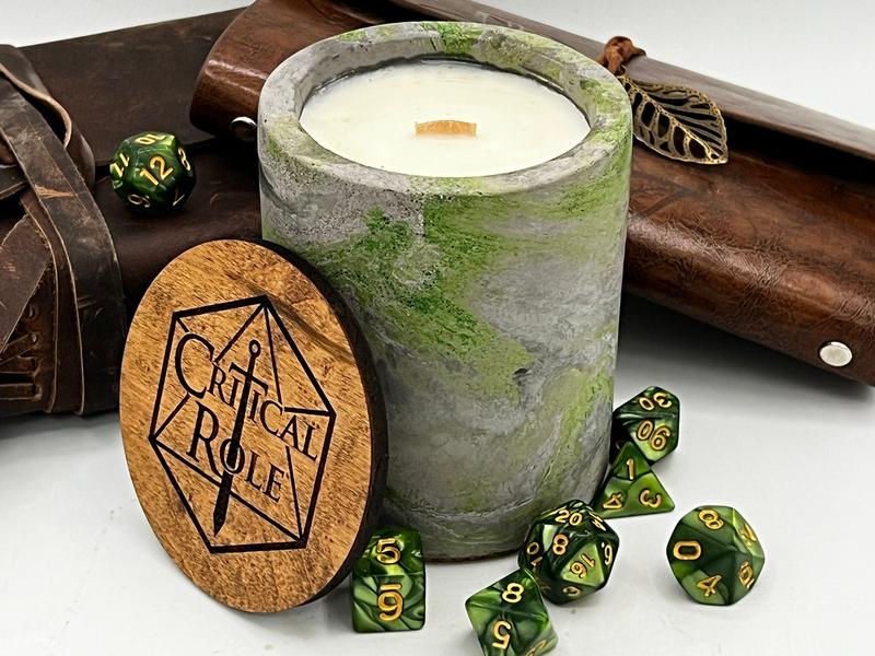 Scented Candle with DnD Dice, Moss Green Decor, Dungeons and Dragons Dice Set , DM Gift, D20 Acrylic Dice, Dungeon Master, Hand Poured