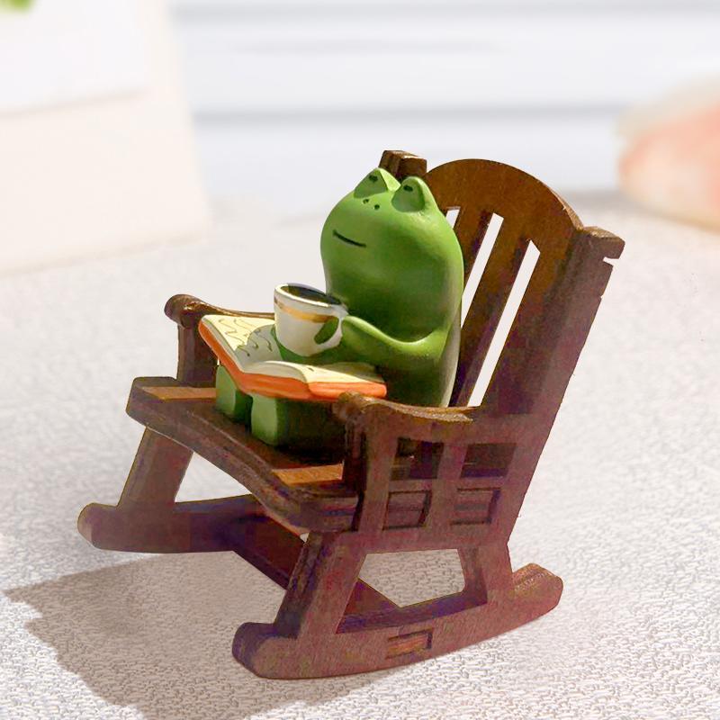 Frog Sitting on Chair Design Resin Ornament, Mini Cute Creative Desk Decoration, Desk Decoration for Home Office