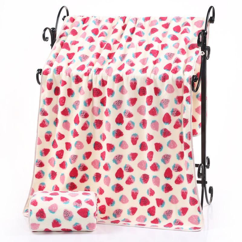 Strawberry Print Bath Towel, Soft Absorbent Quick-drying Bath Towel, Bathroom Supplies, Bath Towel for Home, Travel, Spa, Hotel