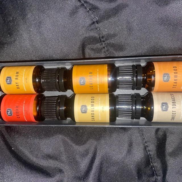 P&J Trading Gentlemen's Set of 6 Fragrance Oils - Leather,  Teakwood, Bay Rum, Cedar, Sandalwood