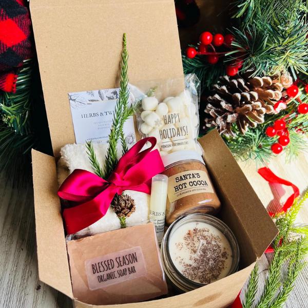 Christmas Gift Basket | Holiday Gift Box for Women | Hot Chocolate Gift Set | Personalized Christmas Gifts for Mom