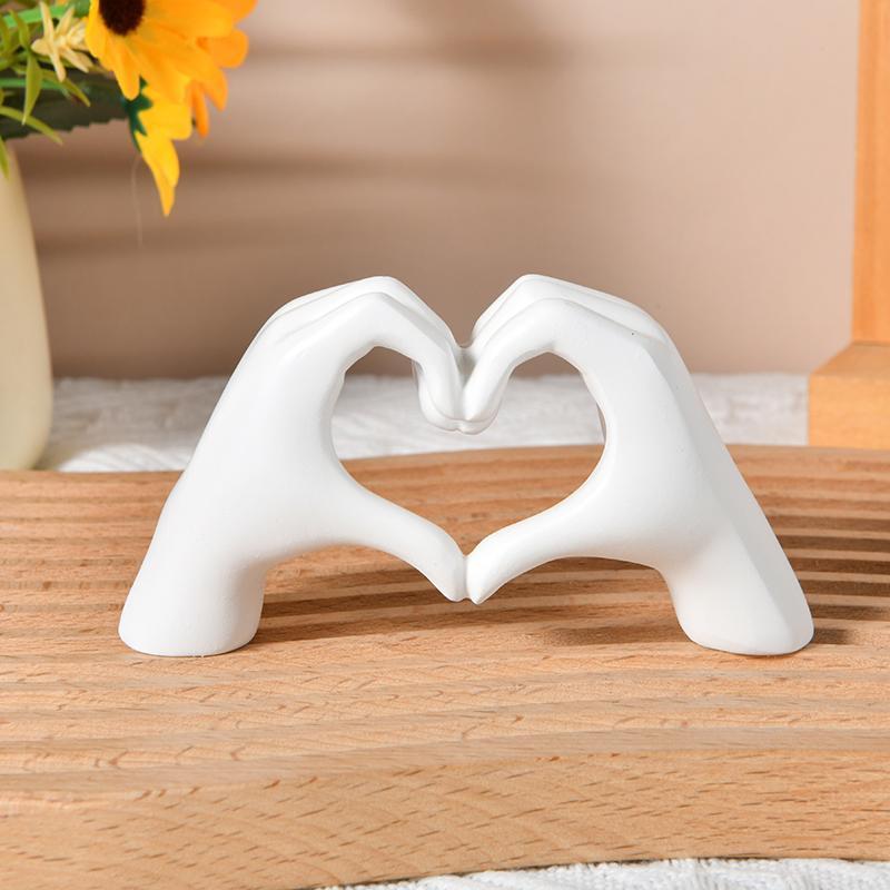 Hand Shaped Resin Ornament, 1 Count Modern Heart Shaped Statue, Home Decor for Living Room, Bookshelf, Desktop, Wedding, Party