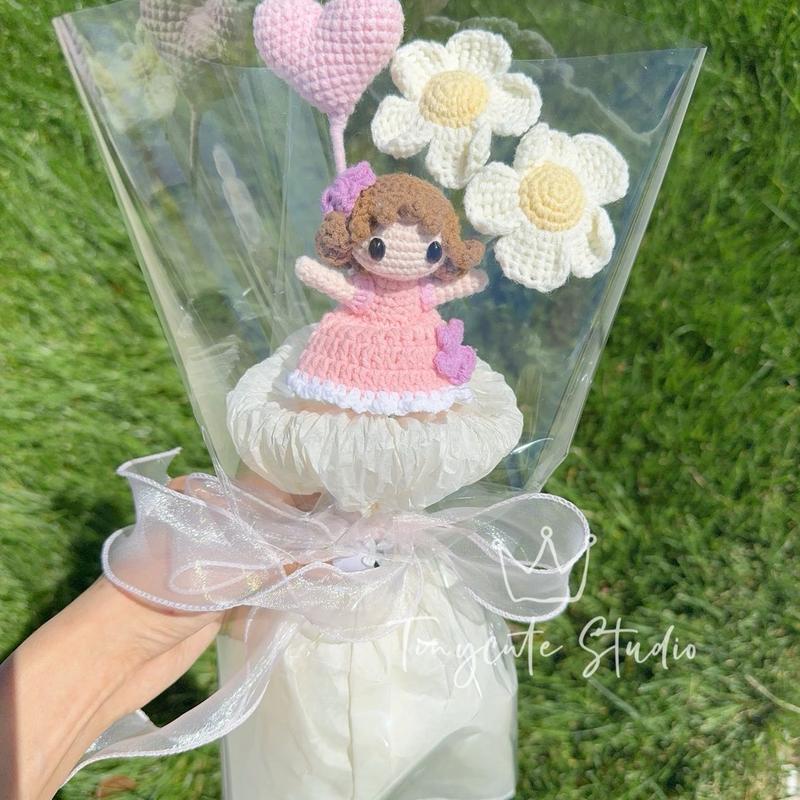 Crochet handmade unquie bouquet  pink series bouquet  girls bouquet  flowers sunflowers  unquie   Decorative  creative  birthday gift Easter  mothers day  valentinesday  graduation  bunny pretty bouquet