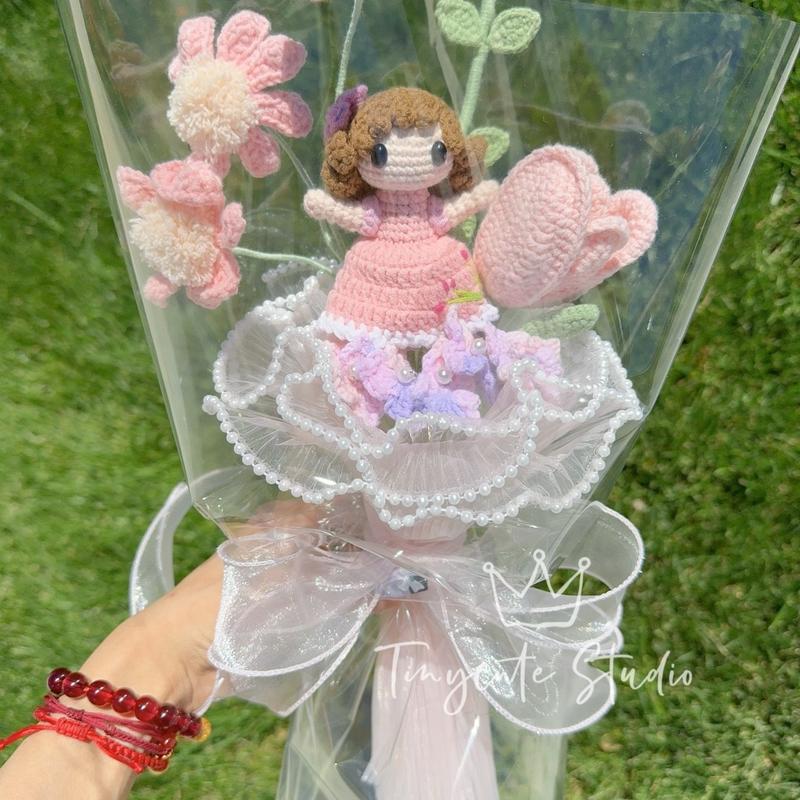 Crochet handmade unquie bouquet  pink series bouquet  girls bouquet  flowers sunflowers  unquie   Decorative  creative  birthday gift Easter  mothers day  valentinesday  graduation  bunny pretty bouquet