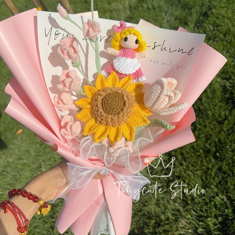 Crochet handmade unquie bouquet  pink series bouquet  girls bouquet  flowers sunflowers  unquie   Decorative  creative  birthday gift Easter  mothers day  valentinesday  graduation  bunny pretty bouquet