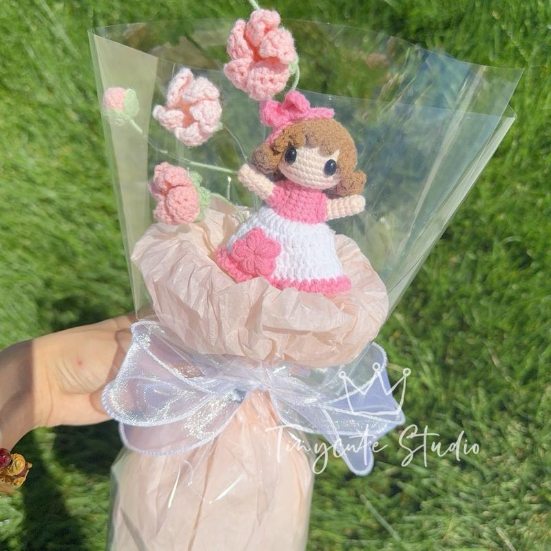 Crochet handmade unquie bouquet  pink series bouquet  girls bouquet  flowers sunflowers  unquie   Decorative  creative  birthday gift Easter  mothers day  valentinesday  graduation  bunny pretty bouquet