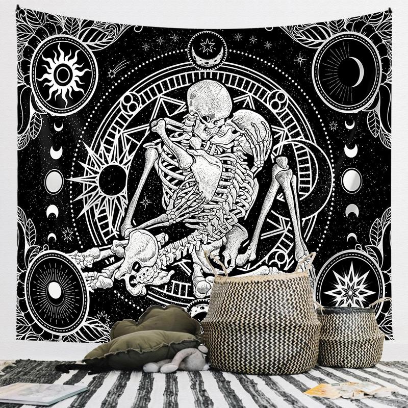 Skeleton Couple Pattern Tapestry, 1 Count Gothic Wall Decoration, Moon Tapestry, Wall Decor Hanging Tapestry for Home Living Room Bedroom