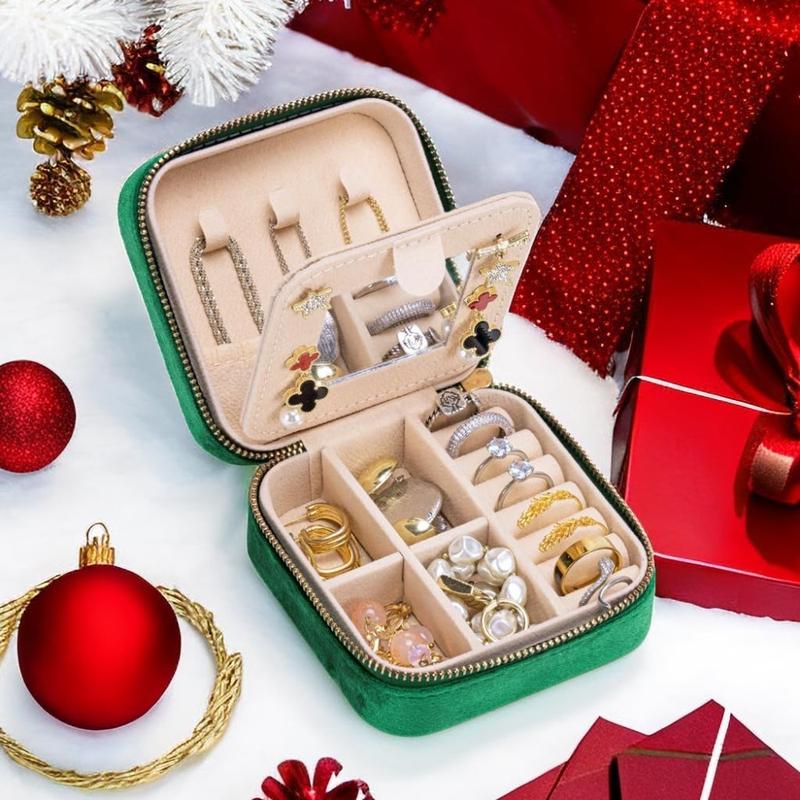 LEDAOU's petite and enchanting jewelry box for women also serves as a travel jewelry organizer for girls. Made of multifunctional and waterproof PU leather. Equipped with pockets and hooks to hold a large quantity. Ideal for girls.