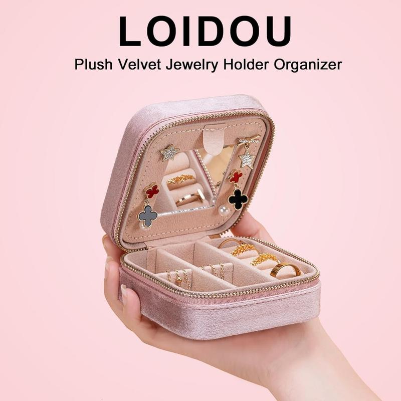 LEDAOU's petite and enchanting jewelry box for women also serves as a travel jewelry organizer for girls. Made of multifunctional and waterproof PU leather. Equipped with pockets and hooks to hold a large quantity. Ideal for girls.