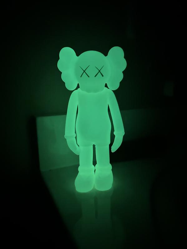 KAWS Figures 20cm Standing Figure Modern Art Sculpture HypeBeast Home Decor