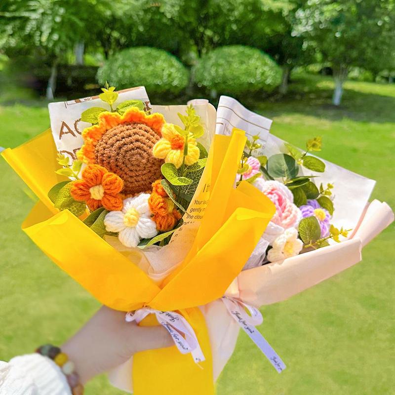 1 Count Artificial Hand Crochet Flowers Bouquet, Hand Woven Rose Flower Bouquet, Faux Knitted Sunflower Flower for Birthday Anniversary, Finished Artificial Flowers Home Decor Gift with Gift Bag, Summer Gift