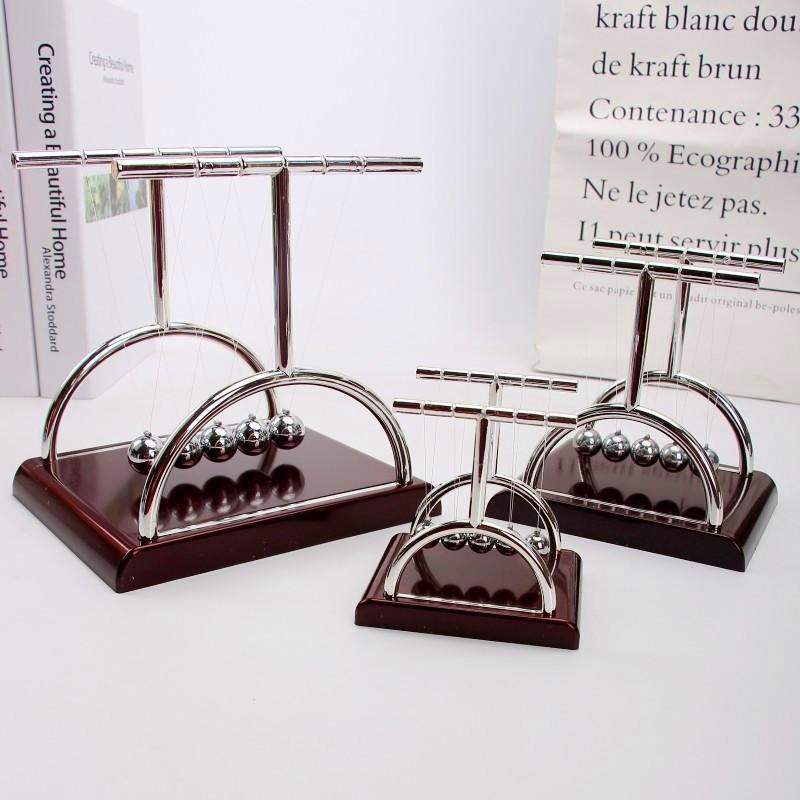 Newton's Cradle Desk Decoration, 1 Count Stress Relief Desktop Ornament, Creative Desk Decor for Home Study Room Office School