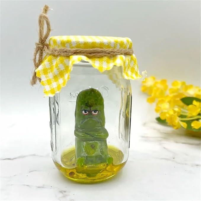 Grumpy Pickle in a Jar Sculpture, Miniature Glass Screaming Pickle in a Jar, Cute Emotional Support Pickle in a Jar Decoration Gift for Pickle Lovers (Grumpy Pickle)