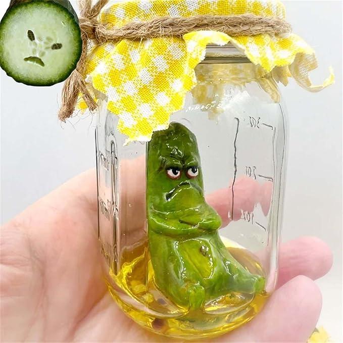 Grumpy Pickle in a Jar Sculpture, Miniature Glass Screaming Pickle in a Jar, Cute Emotional Support Pickle in a Jar Decoration Gift for Pickle Lovers (Grumpy Pickle)