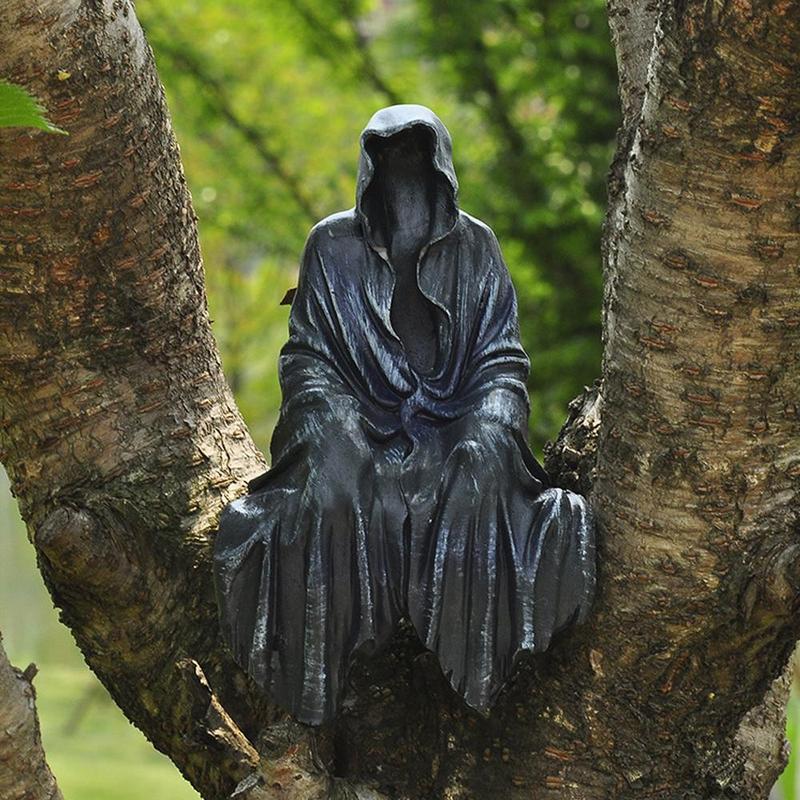 Mysterious Hooded Figure Design Resin Ornament, Gothic Style Desktop Decoration, Home Decor for Living Room Bedroom Garden Party