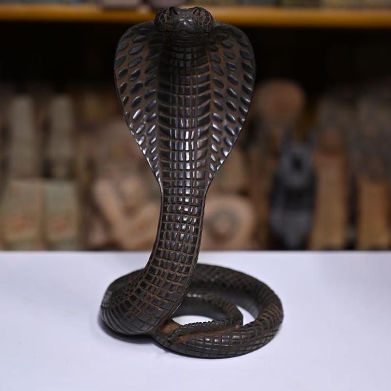 WILLOW TREE Cobra Statue Decoration, Resin Craft Gift, Home Decoration Collectible, Indoor Table Decoration Suitable for Holidays