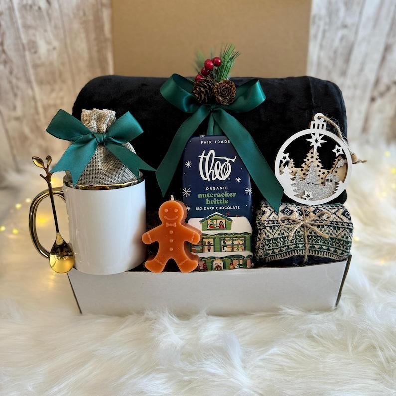 Christmas gift box, Hygge gift box for her, Care package for her, Gift baskets for women, Birthday Gift box with blanket, Gift box for women