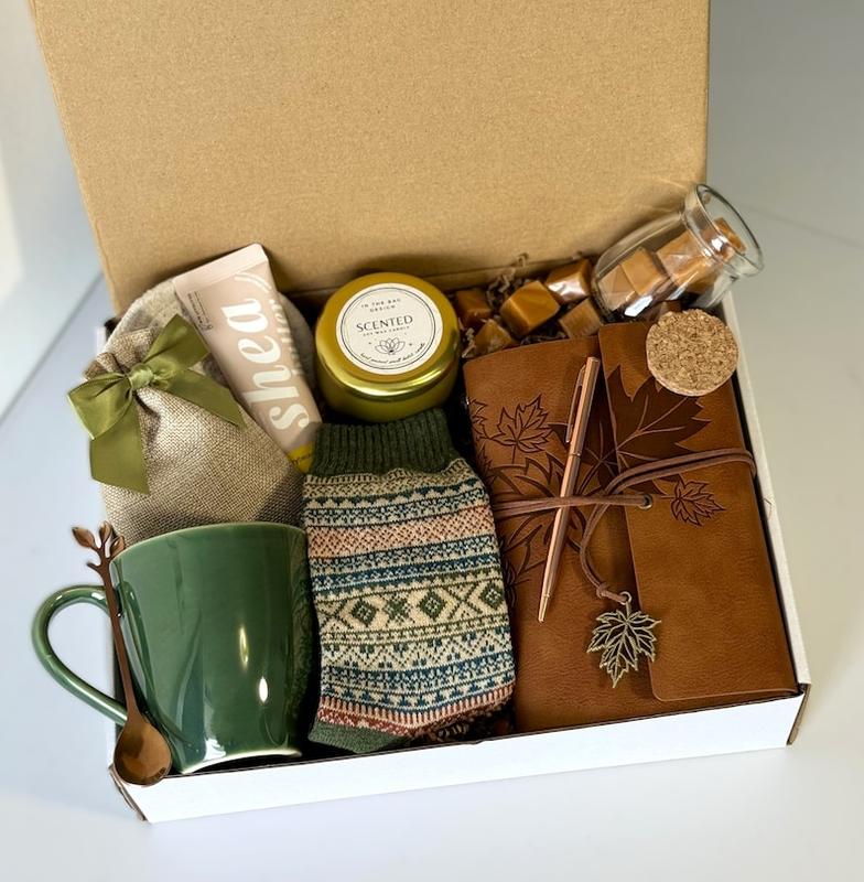 Christmas gift box, Hygge gift box for her, Care package for her, Gift baskets for women, Birthday Gift box with blanket, Gift box for women