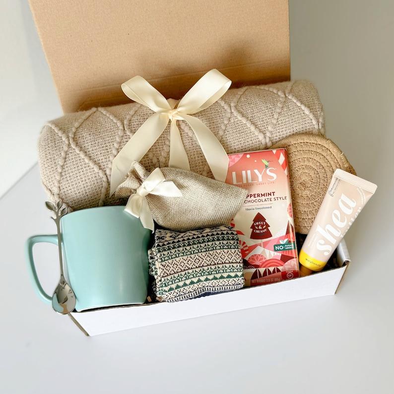 Christmas gift box, Hygge gift box for her, Care package for her, Gift baskets for women, Birthday Gift box with blanket, Gift box for women