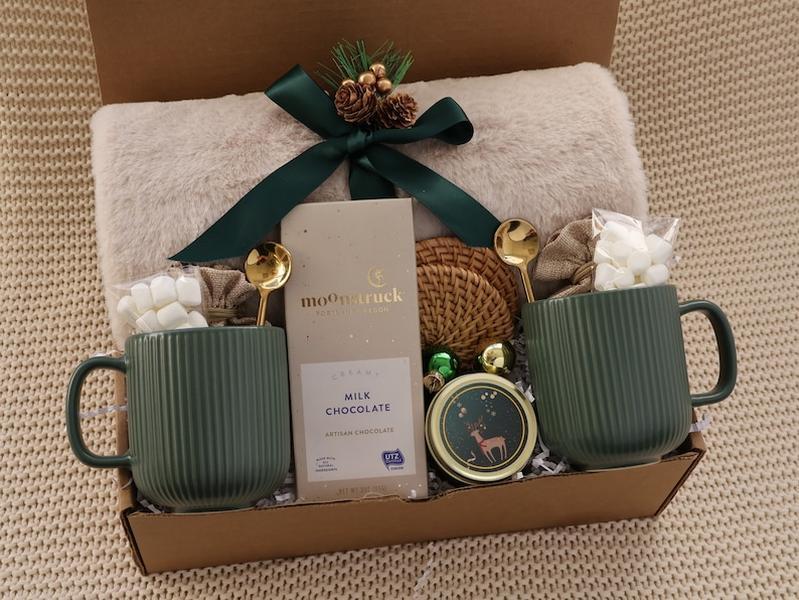 Holiday Gift Box For Family, Couples Gift Set, Hygge Gift Basket For Couples, Families, Cozy Winter Care Package,Christmas Gift Ideas